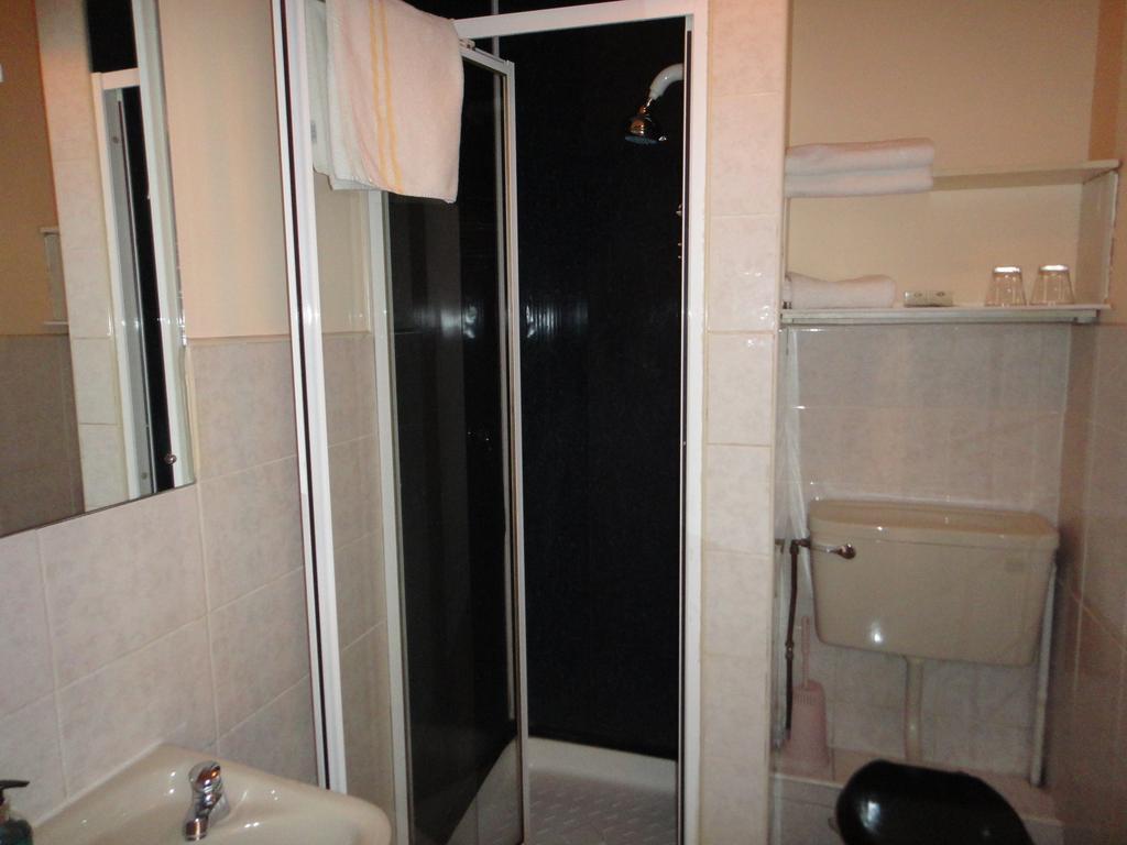 Inn On The Liffey Guesthouse Дъблин Стая снимка