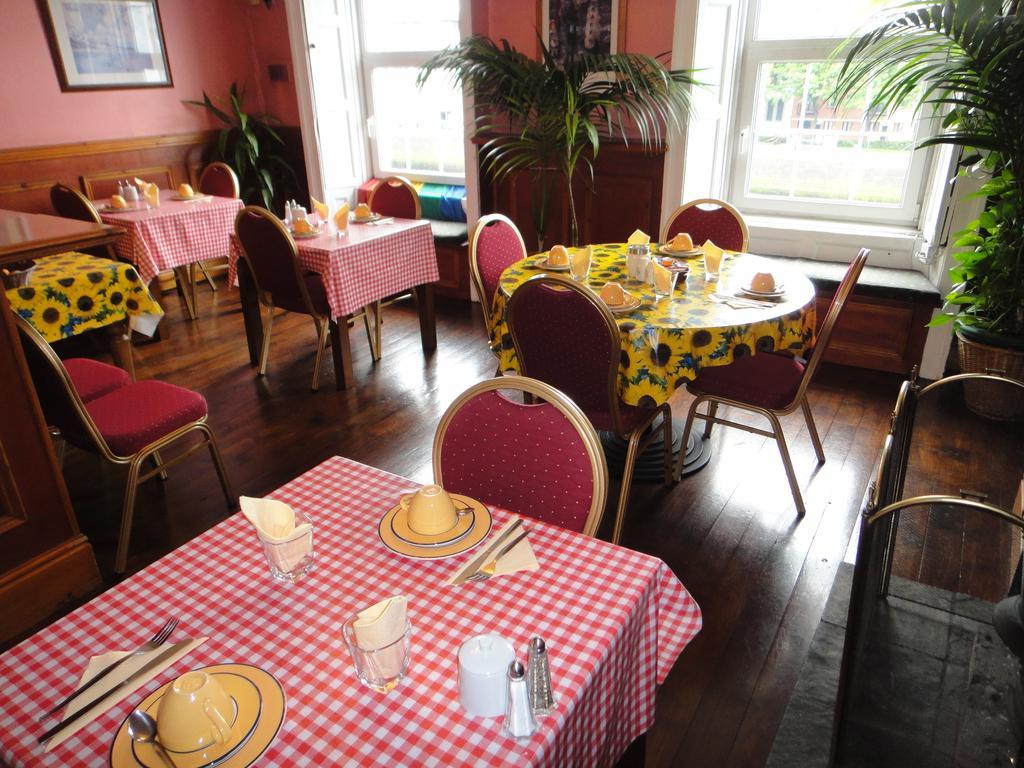 Inn On The Liffey Guesthouse Дъблин Екстериор снимка