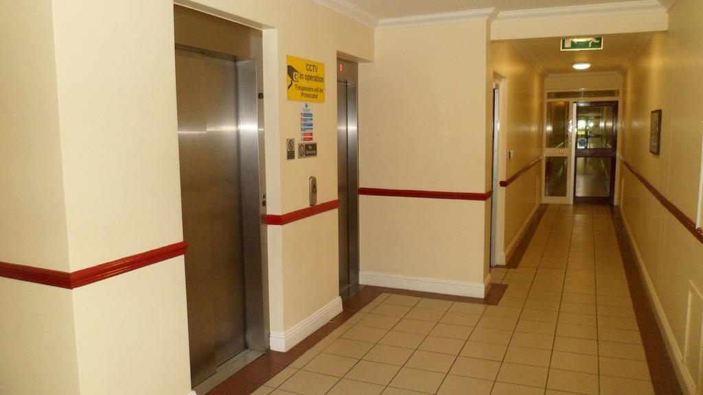 Inn On The Liffey Guesthouse Дъблин Екстериор снимка